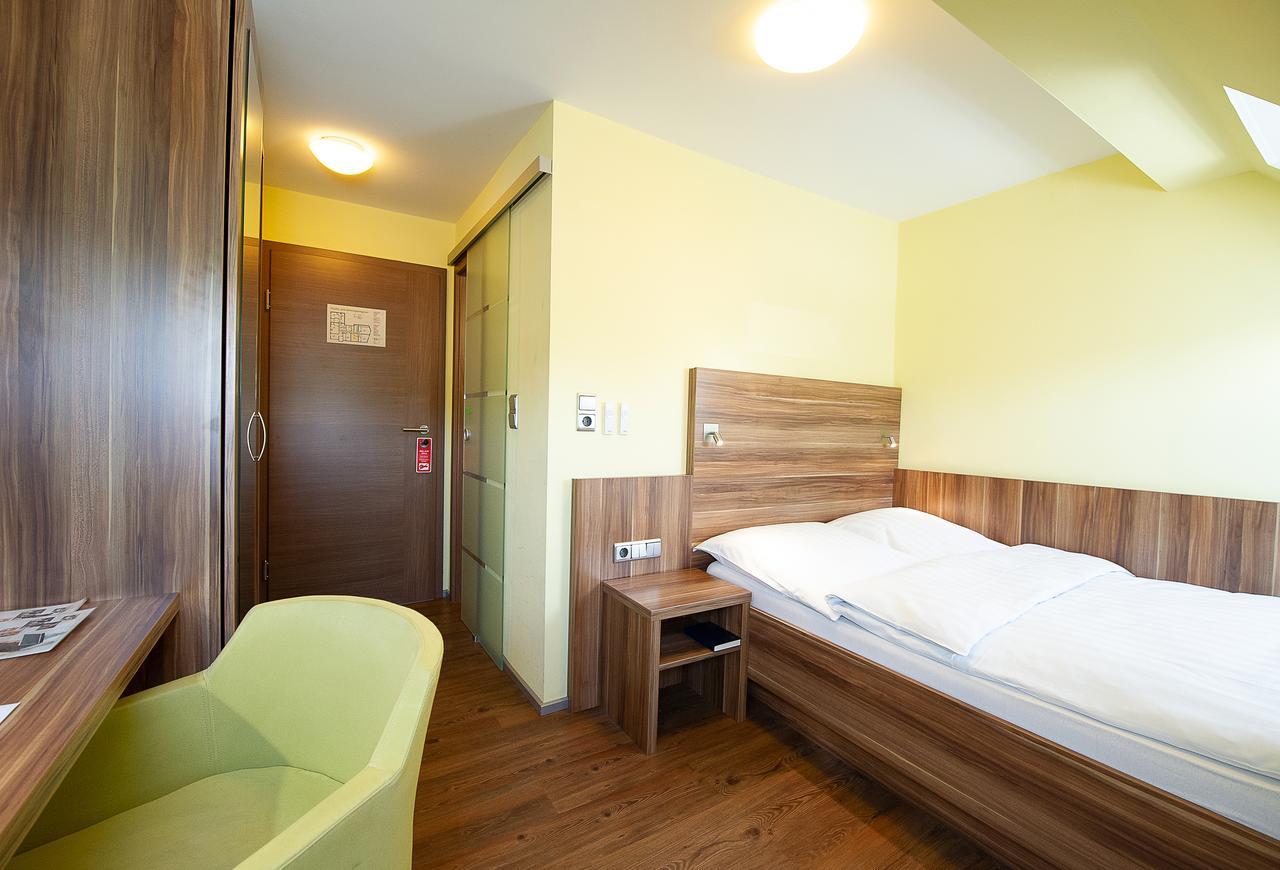 Hotel Meyer ฮิลเดสไฮม์ ภายนอก รูปภาพ